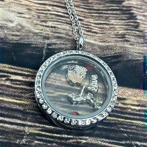 Chicago Blackhawks memory locket w/ chain